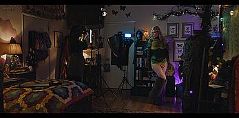 Actress - Elle Fanning: Movie - Margos Got Money Troubles